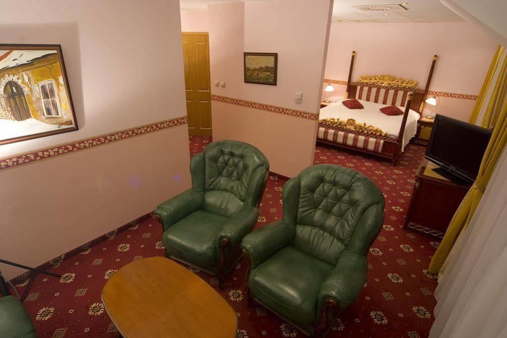 Hotel Alexander'S Nitra Exterior photo